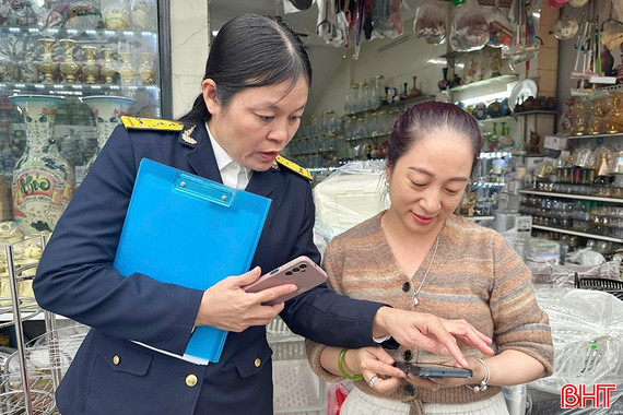 “Đi từng ngõ, gõ từng hộ” hỗ trợ chuyển từ thuế khoán sang kê khai