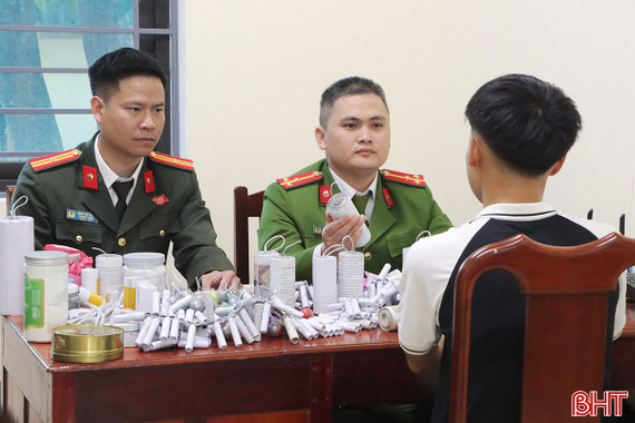 Học sinh tự chế pháo nổ: Mối nguy từ không gian mạng