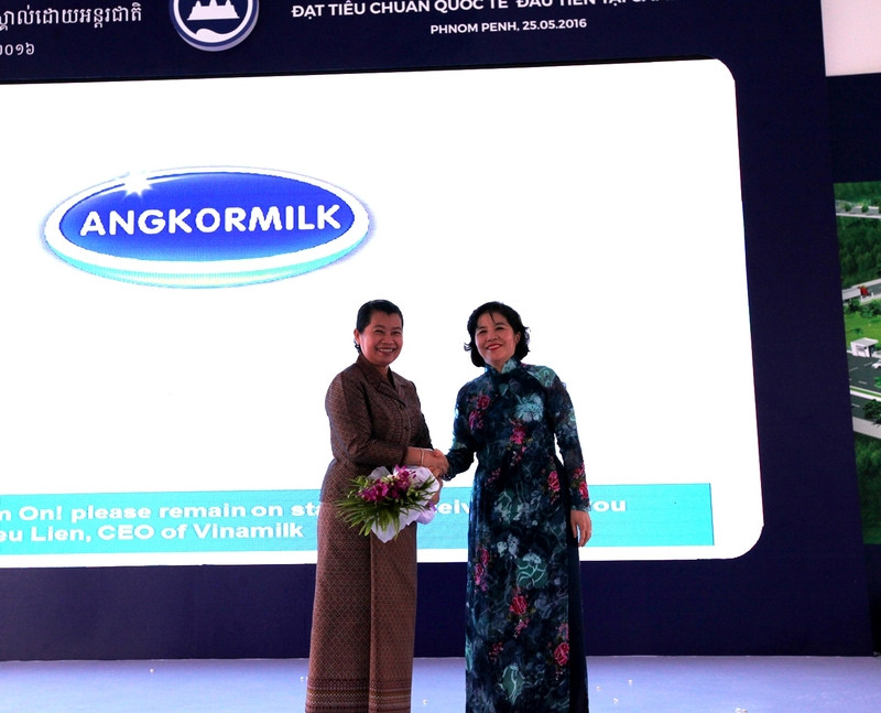 vinamilk khanh thanh nha may sua dau tien tai campuchia