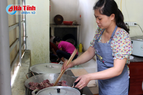 com tan noi dat khach mua nang