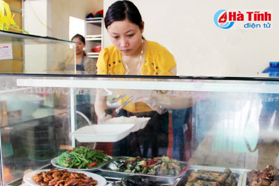 com tan noi dat khach mua nang