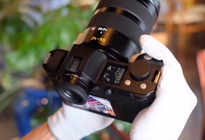 may mirrorless gia 300 trieu dong cua leica