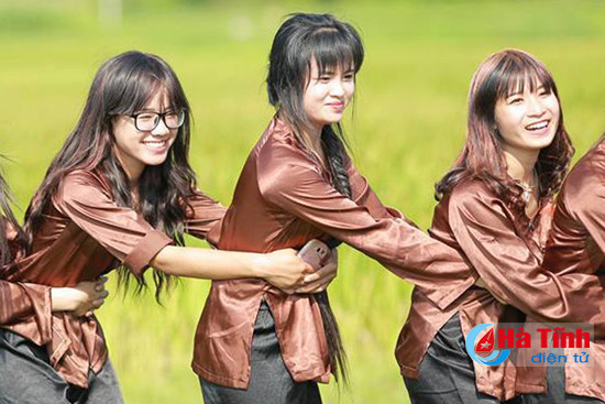 nu sinh ha tinh hoa nong dan trong bo anh ki yeu