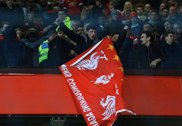 uefa phat nang liverpool m u