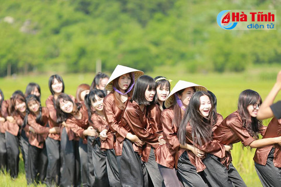 nu sinh ha tinh hoa nong dan trong bo anh ki yeu