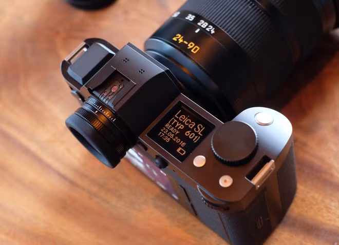 may mirrorless gia 300 trieu dong cua leica