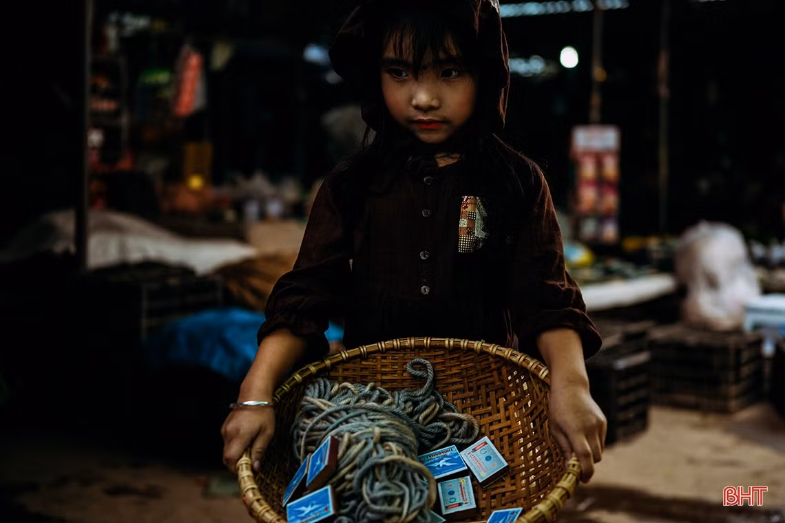 “Cô bé bán diêm” và bản cover đầy ám ảnh