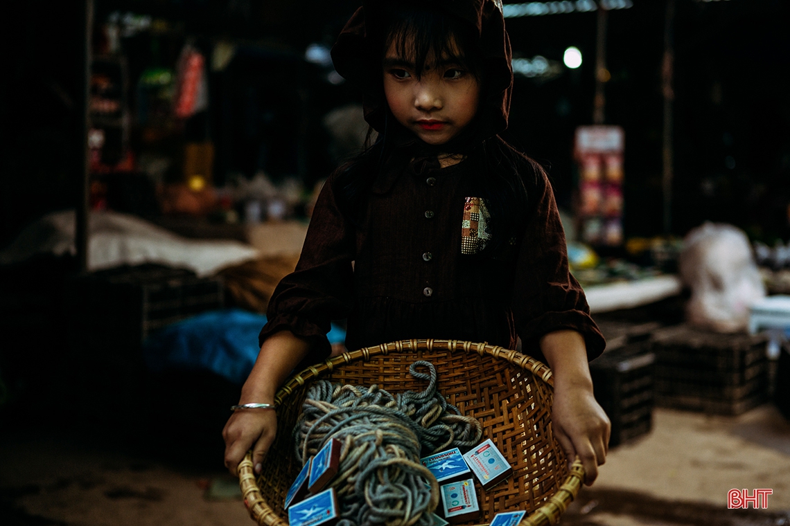 “Cô bé bán diêm” và bản cover đầy ám ảnh