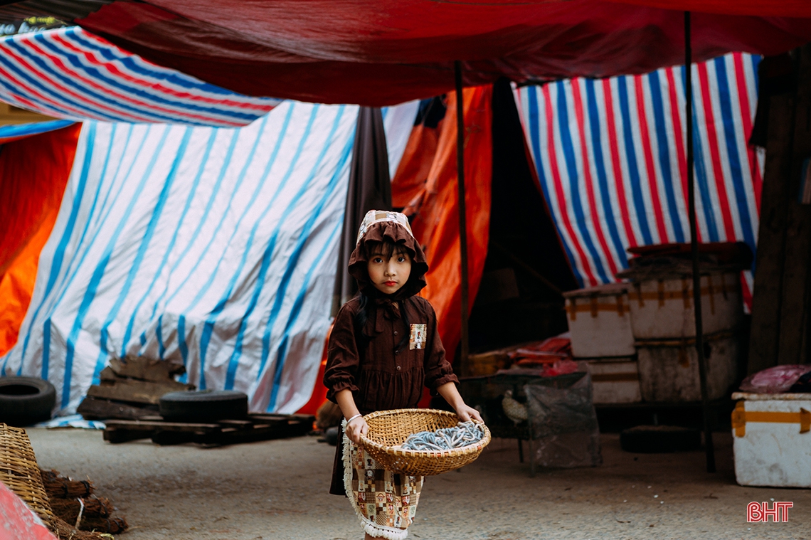 “Cô bé bán diêm” và bản cover đầy ám ảnh