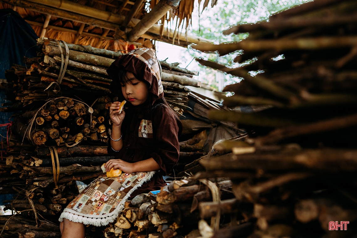 “Cô bé bán diêm” và bản cover đầy ám ảnh