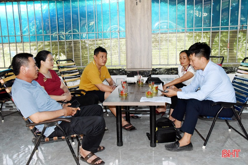 Nhiều thầy, cô giáo đang lo lắng trước tương lai của mình có về được đơn vị cũ hay không. bqbht_br_13.jpg