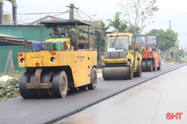 Bảo vệ thi công thảm nhựa tuyến quốc lộ 8A