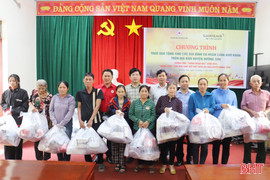 Nhiều phần quà thiết thực đến với hộ khó khăn ở Hương Sơn
