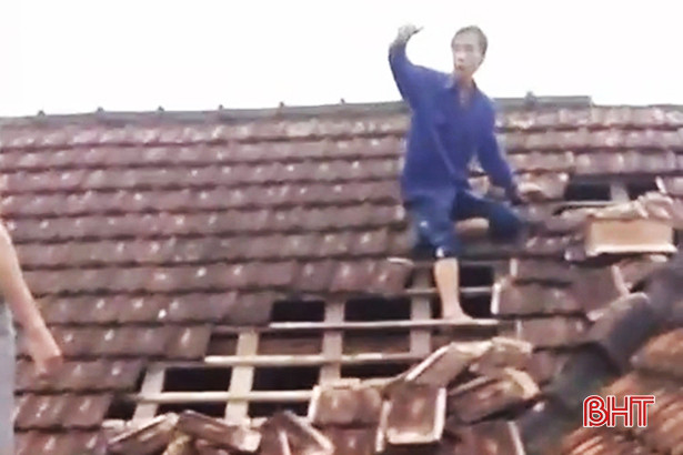 Dông, lốc gây nhiều thiệt hại ở Cẩm Xuyên