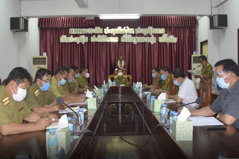 Lào tước quân tịch 2 cảnh sát dính đến lây lan dịch Covid-19 trong cộng đồng