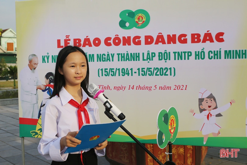 Hội đồng Đội Hà Tĩnh dâng hương tưởng niệm và báo công với Bác Hồ
