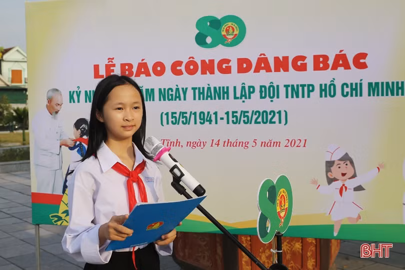 Hội đồng Đội Hà Tĩnh dâng hương tưởng niệm và báo công với Bác Hồ