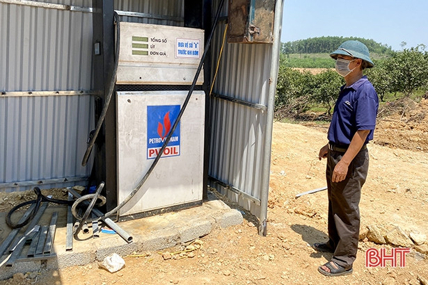 Chôn bồn chứa dầu trong vườn để phục vụ khai thác đất