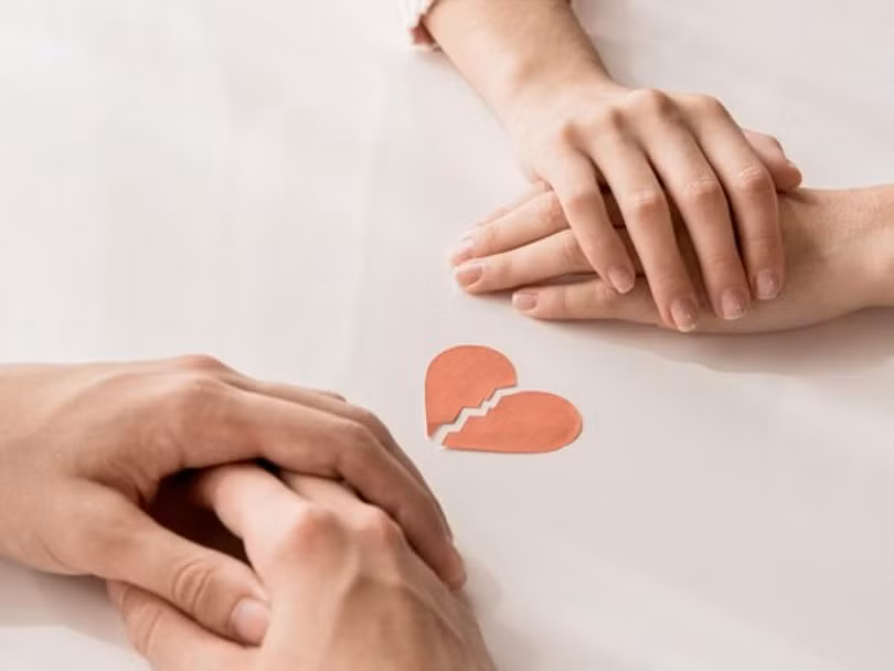 Hậu chia tay, có nên làm bạn với người yêu cũ?