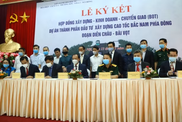 Ký hợp đồng dự án cao tốc Diễn Châu - Bãi Vọt hơn 11 nghìn tỷ đồng