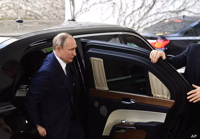 Chiếc xe “gấu Nga” dành cho tổng thống Putin: Thế giới choáng ngợp!