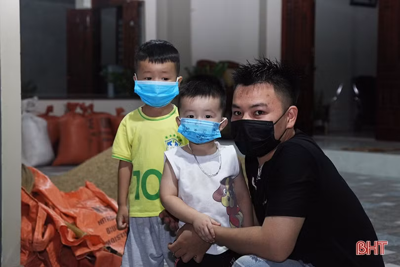 Người dân Tượng Sơn phấn khởi khi dỡ bỏ phong tỏa do dịch Covid-19