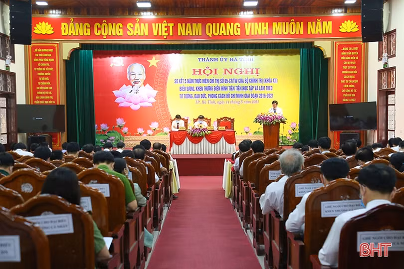 Thành phố Hà Tĩnh tôn vinh 56 điển hình học tập và làm theo gương Bác