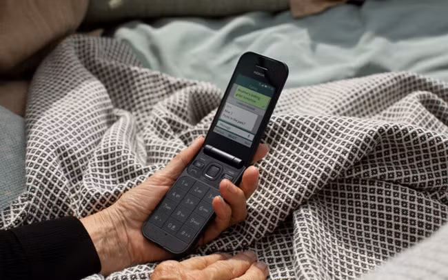 Điện thoại Nokia gập mới ra mắt, thiết kế lạ mắt, giá khó tin