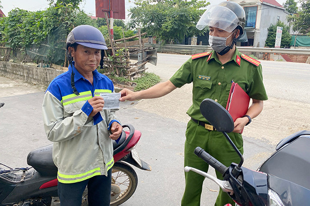 Thạch Hà xử phạt gần 100 triệu đồng 93 trường hợp không đeo khẩu trang