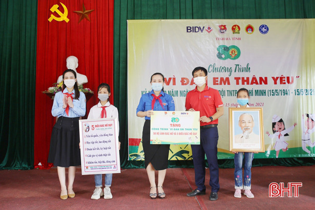 Nhiều hoạt động “Vì đàn em thân yêu” tại các xã miền núi Hà Tĩnh