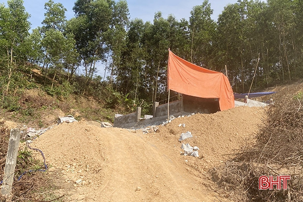 Sớm chấm dứt tình trạng bạt đồi làm nghĩa trang ở Đức Liên