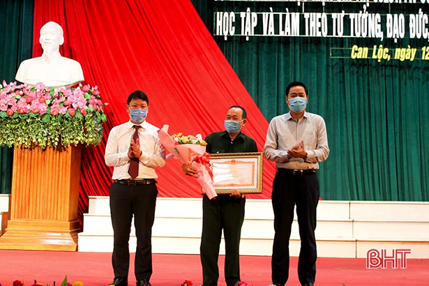 Can Lộc vinh danh 30 tập thể, cá nhân điển hình học và làm theo Bác