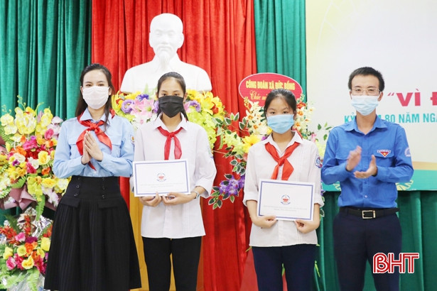 Nhiều hoạt động “Vì đàn em thân yêu” tại các xã miền núi Hà Tĩnh