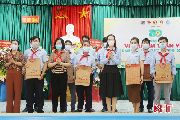 Nhiều hoạt động “Vì đàn em thân yêu” tại các xã miền núi Hà Tĩnh