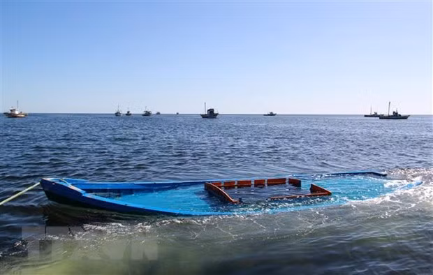Đắm thuyền chở người di cư ngoài khơi bờ biển Tunisia