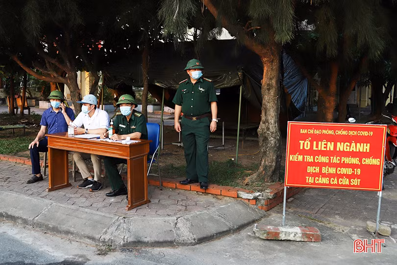 “Cảnh giác” với Covid-19 ở cảng cá lớn nhất Hà Tĩnh