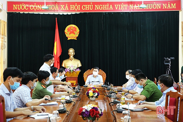 Phó Chủ tịch UBND tỉnh kiểm tra công tác phòng dịch tại Hương Sơn