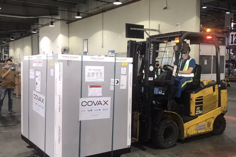 Chiều nay, 1,682 triệu liều vắc xin phòng Covid-19 của COVAX về đến Việt Nam