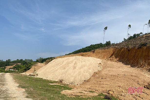 Sớm chấm dứt tình trạng bạt đồi làm nghĩa trang ở Đức Liên