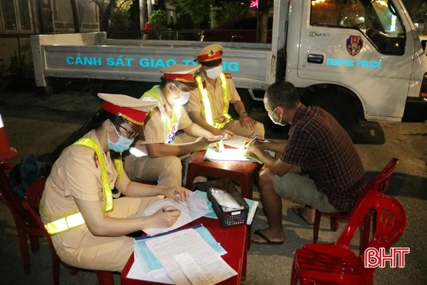 Hà Tĩnh: Vi phạm nồng độ cồn, 1 tài xế bị phạt 35 triệu đồng, tước GPLX 23 tháng