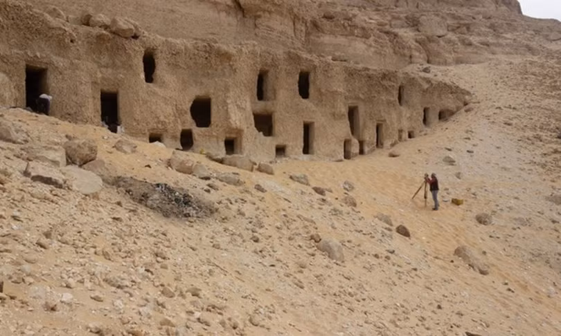 Ai Cập phát hiện 250 lăng mộ có niên đại 4.200 năm