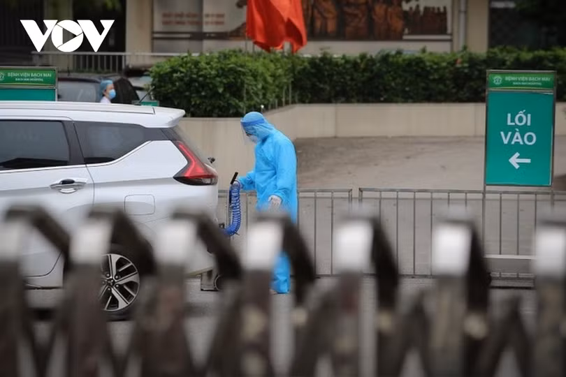Bộ Y tế yêu cầu giãn cách trong bệnh viện, hạn chế người nhà vào thăm