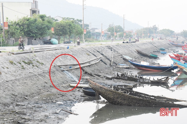 Người dân thiếu ý thức, âu thuyền Cửa Sót ngày càng ô nhiễm