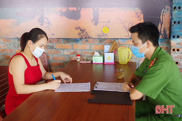 Công an Can Lộc xử phạt 145 trường hợp không đeo khẩu trang nơi công cộng