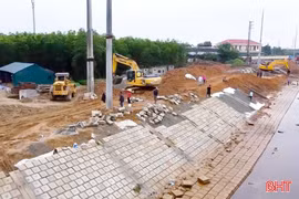 Tăng tốc thi công Dự án nâng cấp kè sông Trí ở TX Kỳ Anh
