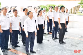Tổng Kiểm toán Nhà nước Nguyễn Hữu Nghĩa dâng hương tại Khu di tích Ngã ba Đồng Lộc