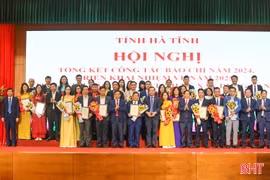 Trao thưởng 28 tác phẩm xuất sắc Giải Búa liềm vàng năm 2024