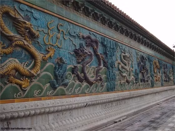 14. Phần móng của Tử Cấm Thành được lát các phiến đá dày 3 m để tránh có kẻ xâm nhập từ phía dưới.