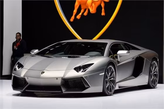 Các thiết kế của Lamborghini thường không bao giờ quá nhàm chán hay mang một vẻ đẹp bình thường. Và mẫu Aventador là minh chứng cho sự đặc biệt của hãng xe có biệt danh "siêu bò" này.