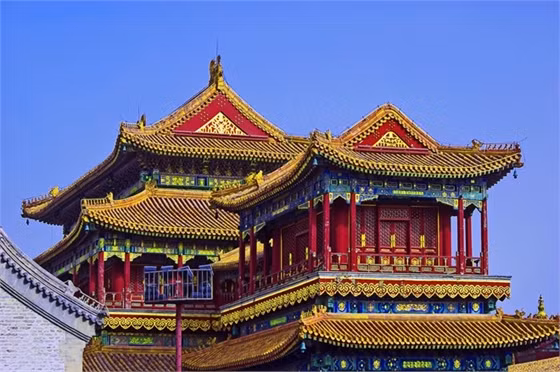 3. Tử Cấm Thành được xây dựng trong 14 năm với những vật liệu cao cấp như gạch Tô Châu, ngói men ngọc An Huy, đá quý Phòng Sơn, gỗ quý Phương Nam.